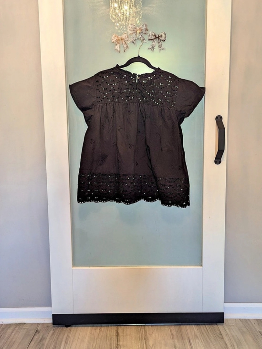 Time and Tru Women's Cotton Eyelet Top with Short Sleeves Eyelet Blouse Black
